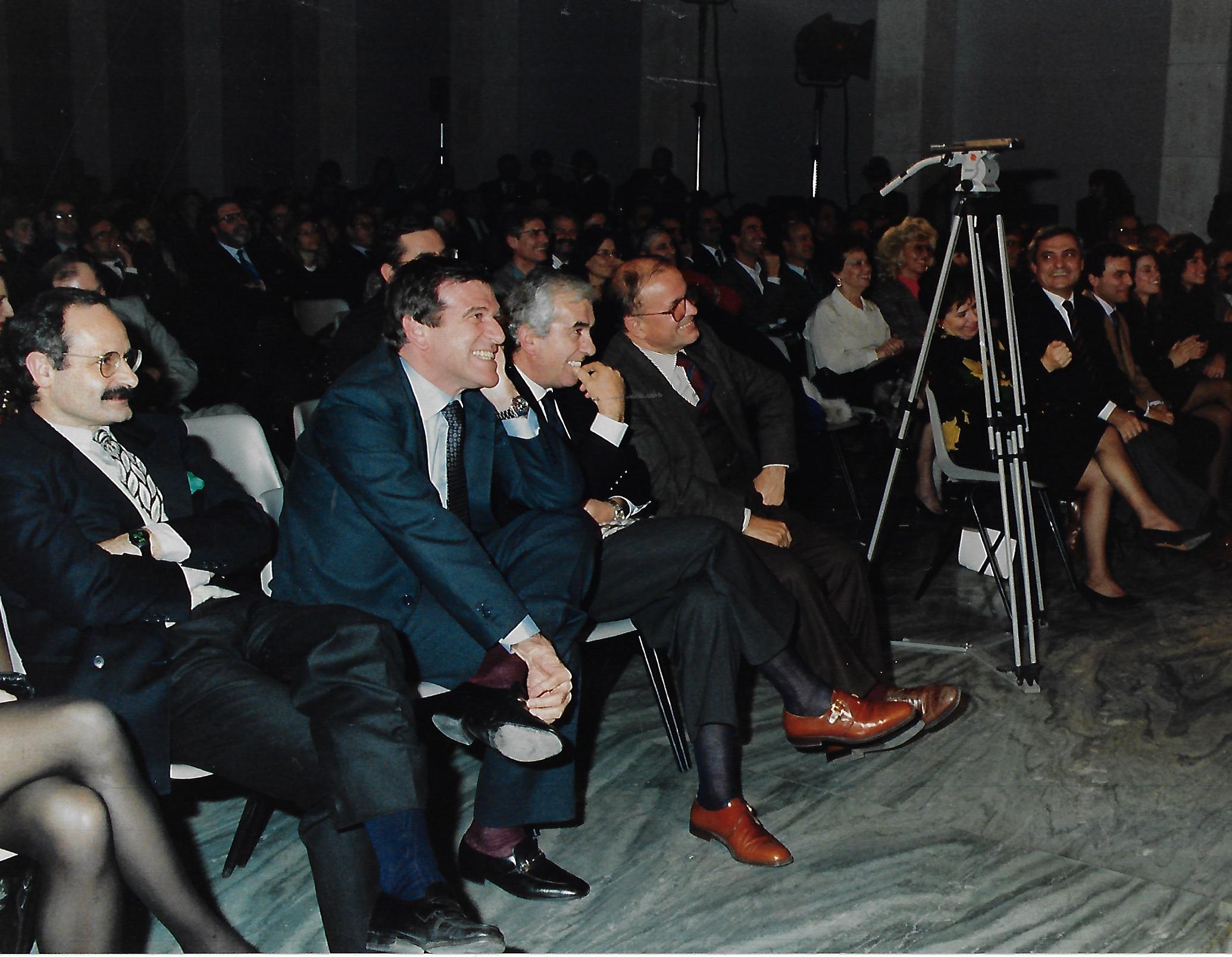 Novembre 1984: Un momento della serata di spettacolo in occasione dellAssemblea delle strutture UIL. In primo piano Benenuto, Larizza Pagani e Gerace