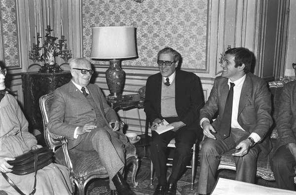 11 giugno 1981 Sandro Pertini incontra una rappresentanza di delegati stranieri partecipanti all 8 Congresso della UIL (Foto Presidenza della Repubblica)