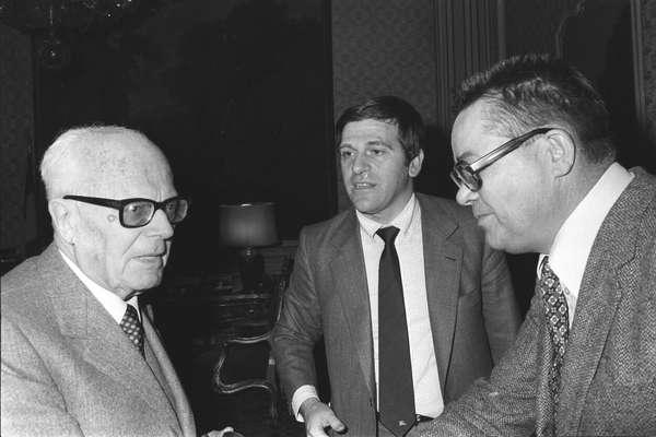 11 giugno 1981 Sandro Pertini incontra una rappresentanza di delegati stranieri partecipanti all 8 Congresso della UIL (Foto Presidenza della Repubblica)