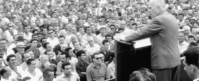 Genova, 30 giugno 1960 Sandro Pertini durante la manifestazione contro il fascismo