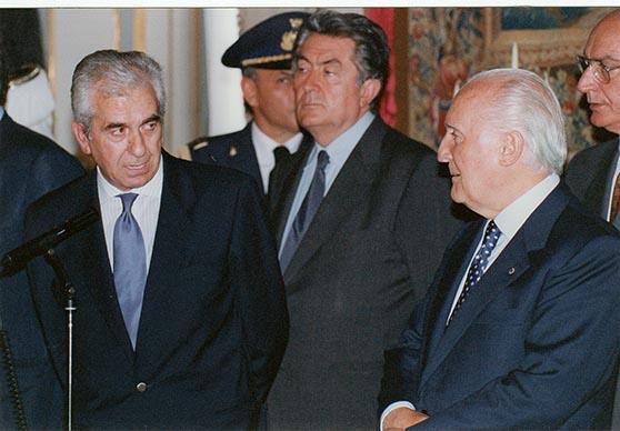 1 luglio 1994 Oscar Luigi Scalfaro incontra i rappresentanti delle organizzazioni sindacali dei Paesi partecipanti al Vertice di Napoli, con i segretari generali di CGIL, CISL e UIL (Foto Presidenza della Repubblica)