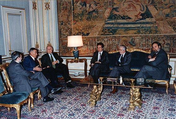 18 gennaio 1993 Oscar Luigi Scalfaro incontra i segretari generali di CGIL, CISL e UIL Bruno Trentin, Sergio D Antoni e Pietro Larizza (Foto Presidenza della Repubblica)
